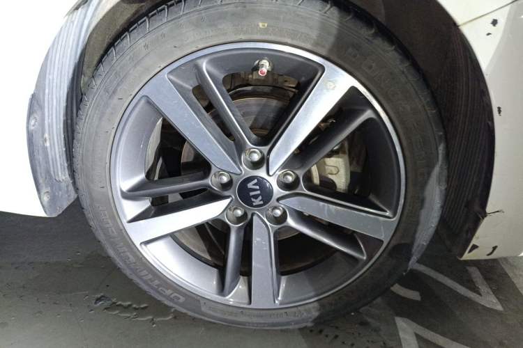 Used Kia K3 2017 1.6L Automatic 15th Anniversary Special Edition GLS Right Front Wheel Hub