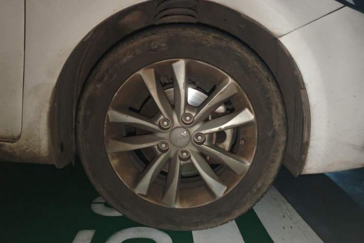 Used Kia K3 2017 1.6L Automatic 15th Anniversary Special Edition GLS Right Front Wheel Hub