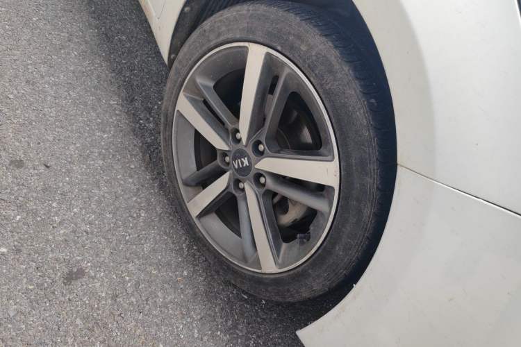 Used Kia K3 2017 1.6L Automatic 15th Anniversary Special Edition GLS Right Front Wheel Hub