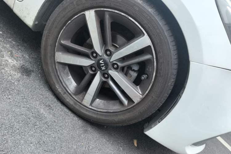 Used Kia K3 2017 1.6L Automatic 15th Anniversary Special Edition GLS Right Front Wheel Hub
