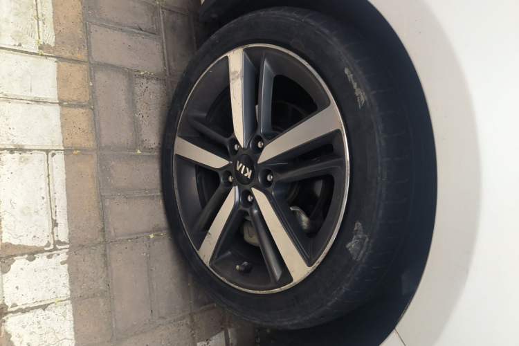 Used Kia K3 2017 1.6L Automatic 15th Anniversary Special Edition GLS Right Front Wheel Hub