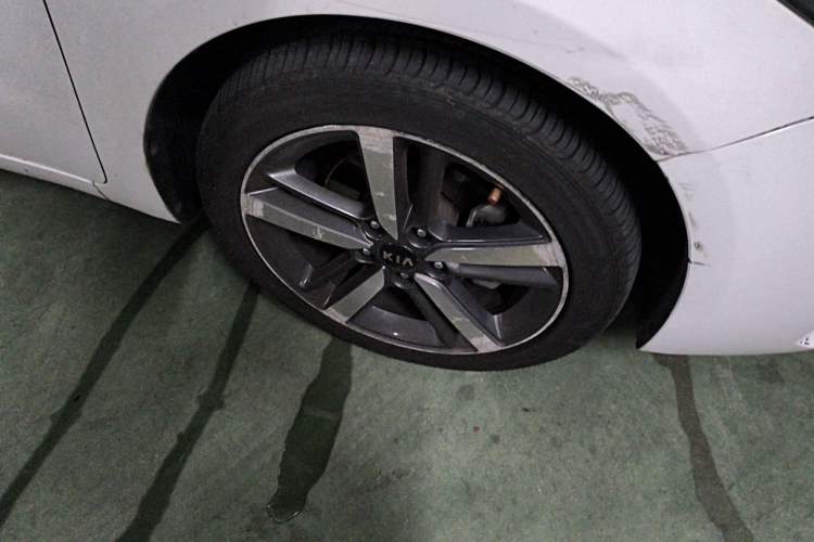 Used Kia K3 2017 1.6L Automatic 15th Anniversary Special Edition GLS Right Front Wheel Hub