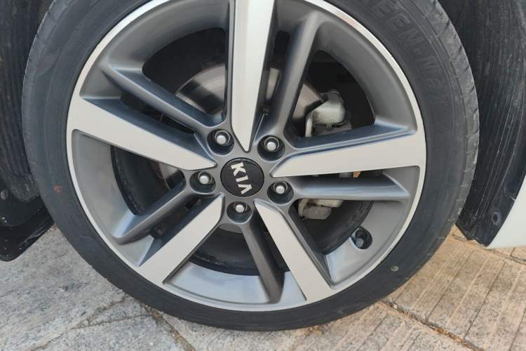Used Kia K3 2017 1.6L Automatic 15th Anniversary Special Edition GLS Right Front Wheel Hub