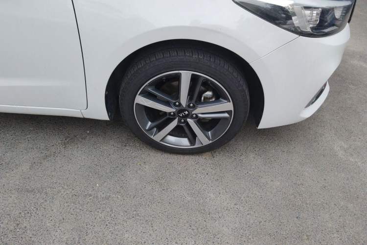 Used Kia K3 2017 1.6L Automatic 15th Anniversary Special Edition GLS Right Front Wheel Hub