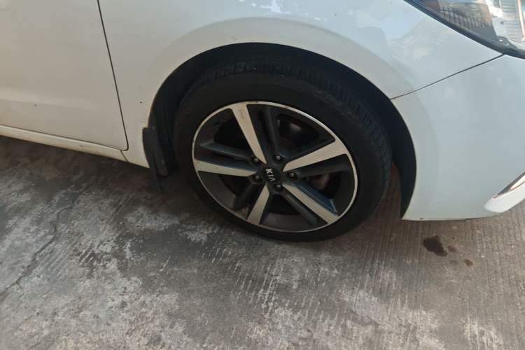 Used Kia K3 2017 1.6L Automatic 15th Anniversary Special Edition GLS Right Front Wheel Hub