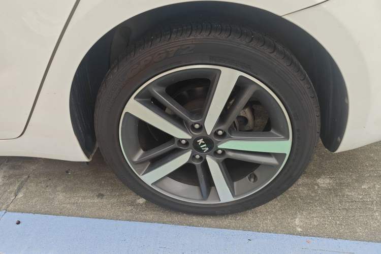 Used Kia K3 2017 1.6L Automatic 15th Anniversary Special Edition GLS Right Front Wheel Hub