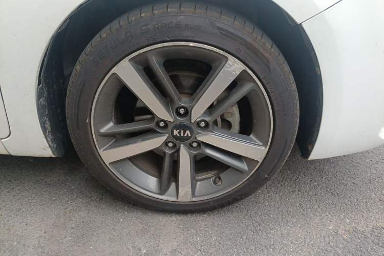 Used Kia K3 2017 1.6L Automatic 15th Anniversary Special Edition GLS Right Front Wheel Hub