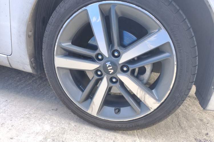 Used Kia K3 2017 1.6L Automatic 15th Anniversary Special Edition GLS Right Front Wheel Hub