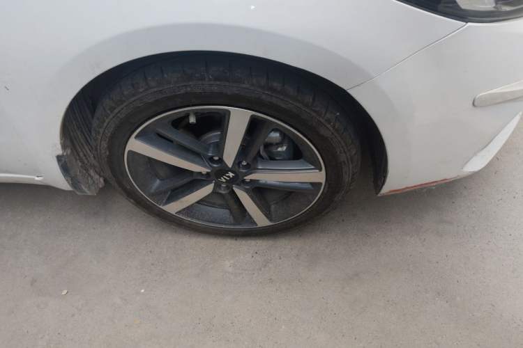 Used Kia K3 2017 1.6L Automatic 15th Anniversary Special Edition GLS Right Front Wheel Hub