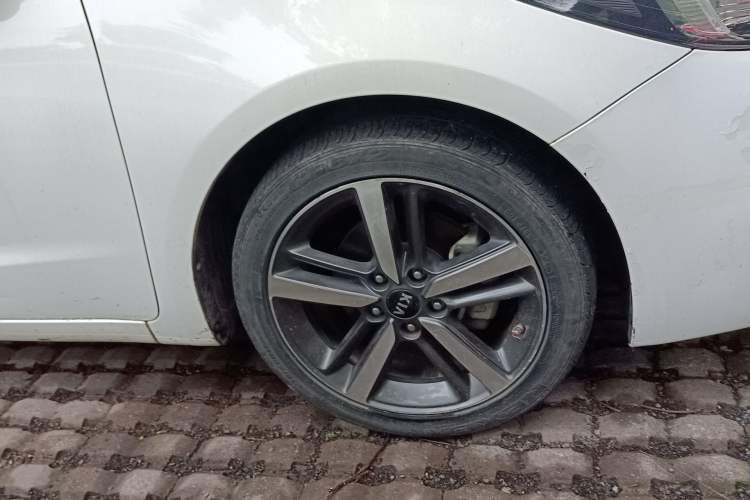 Used Kia K3 2017 1.6L Automatic 15th Anniversary Special Edition GLS Right Front Wheel Hub