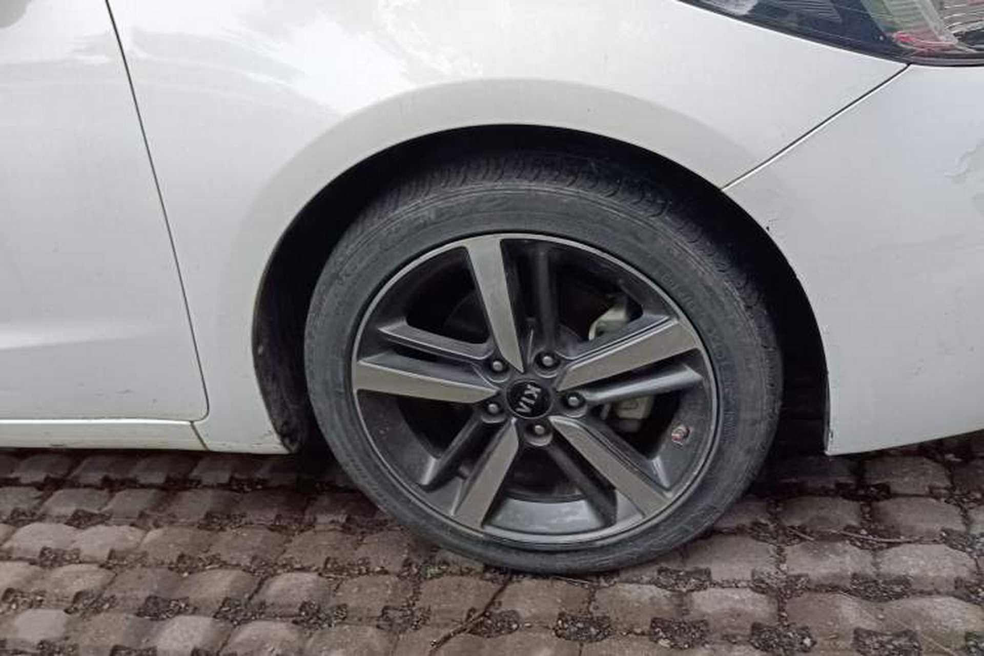 Used Kia K3 2017 1.6L Automatic 15th Anniversary Special Edition GLS Right Front Wheel Hub