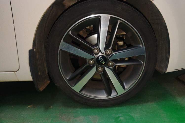 Used Kia K3 2017 1.6L Automatic 15th Anniversary Special Edition GLS Right Front Wheel Hub