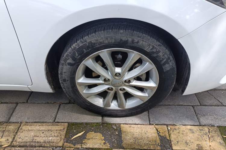 Used Kia K3 2017 1.6L Automatic 15th Anniversary Special Edition GLS Right Front Wheel Hub