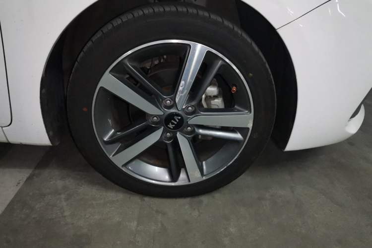 Used Kia K3 2017 1.6L Automatic 15th Anniversary Special Edition GLS Right Front Wheel Hub