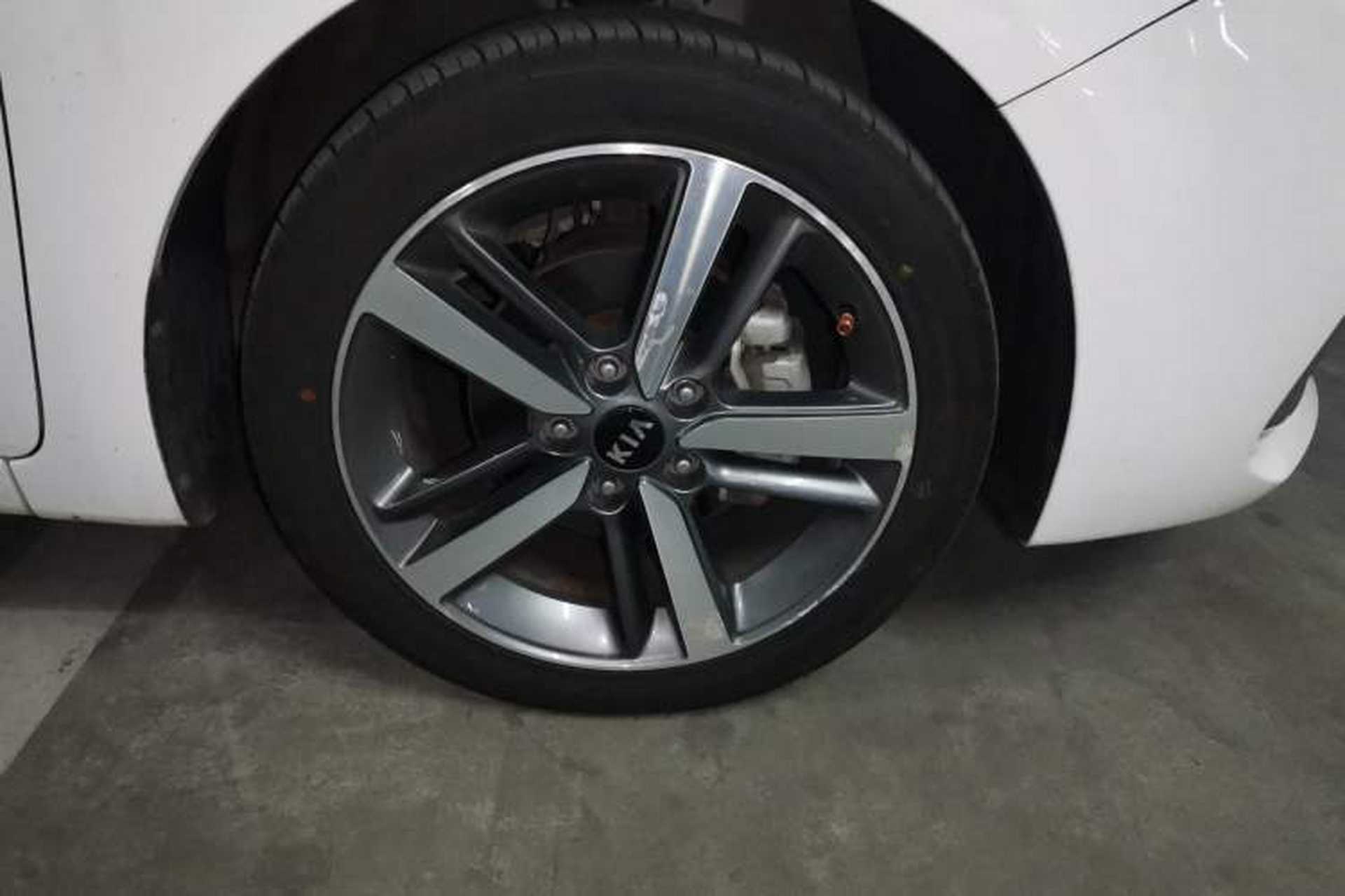 Used Kia K3 2017 1.6L Automatic 15th Anniversary Special Edition GLS Right Front Wheel Hub