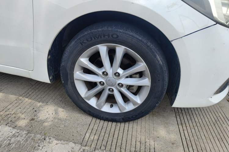 Used Kia K3 2017 1.6L Automatic 15th Anniversary Special Edition GLS Right Front Wheel Hub