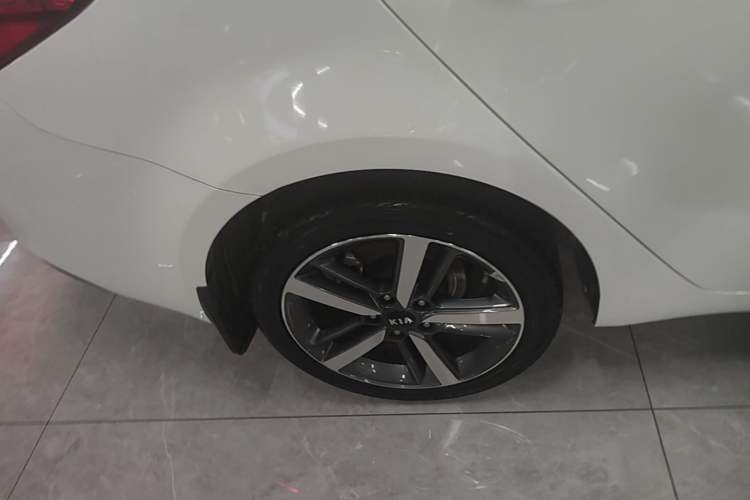 Used Kia K3 2017 1.6L Automatic 15th Anniversary Special Edition GLS Right Rear Wheel Hub