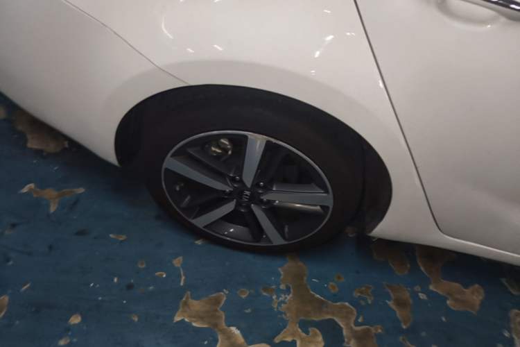 Used Kia K3 2017 1.6L Automatic 15th Anniversary Special Edition GLS Right Rear Wheel Hub