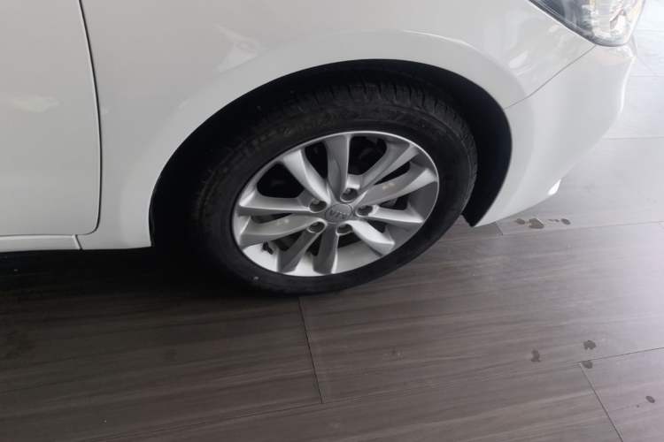 Used Kia K3 2017 1.6L Automatic 15th Anniversary Special Edition GLS Right Rear Wheel Hub