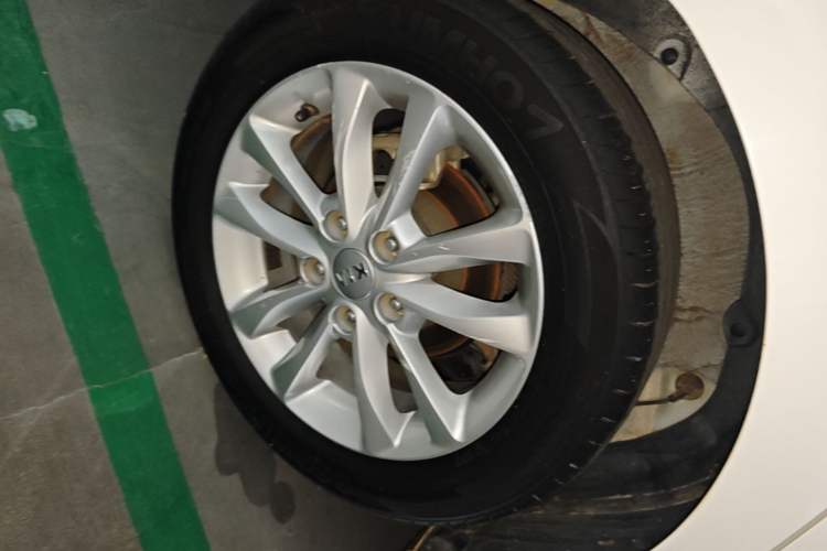 Used Kia K3 2017 1.6L Automatic 15th Anniversary Special Edition GLS Right Rear Wheel Hub