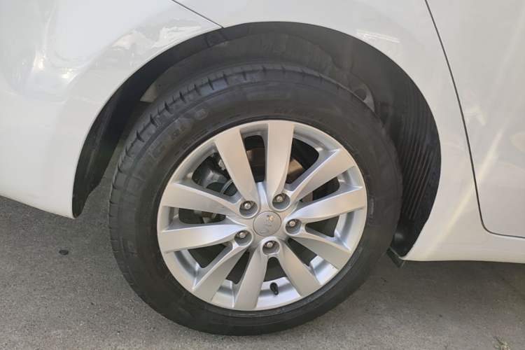 Used Kia K3 2017 1.6L Automatic 15th Anniversary Special Edition GLS Right Rear Wheel Hub