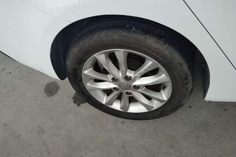 Used Kia K3 2017 1.6L Automatic 15th Anniversary Special Edition GLS Right Rear Wheel Hub