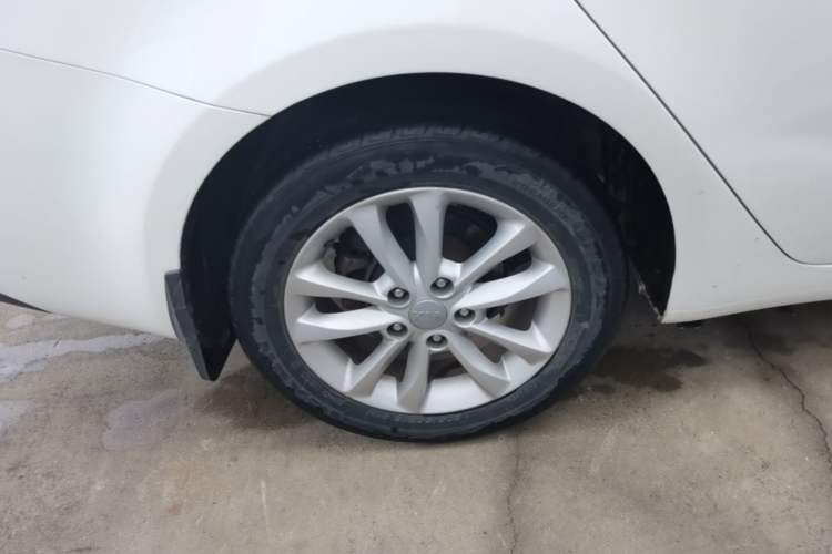 Used Kia K3 2017 1.6L Automatic 15th Anniversary Special Edition GLS Right Rear Wheel Hub