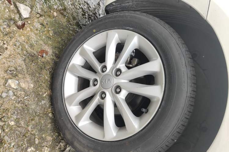 Used Kia K3 2017 1.6L Automatic 15th Anniversary Special Edition GLS Right Rear Wheel Hub