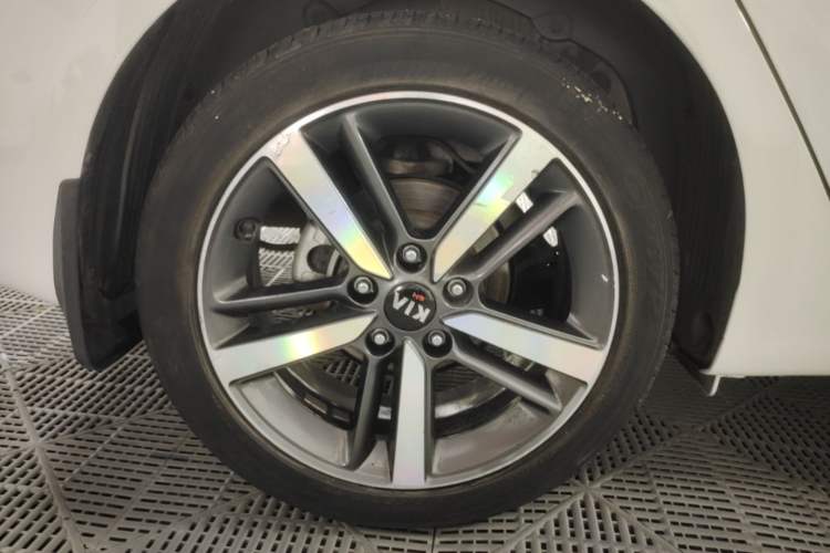 Used Kia K3 2017 1.6L Automatic 15th Anniversary Special Edition GLS Right Rear Wheel Hub