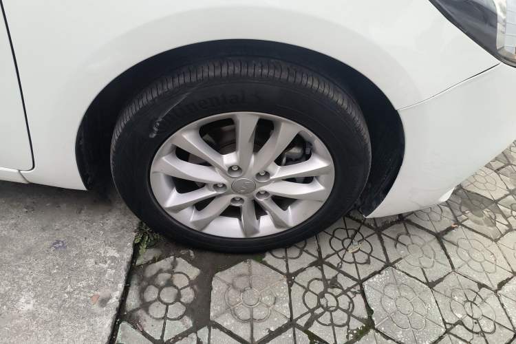 Used Kia K3 2017 1.6L Automatic 15th Anniversary Special Edition GLS Right Rear Wheel Hub