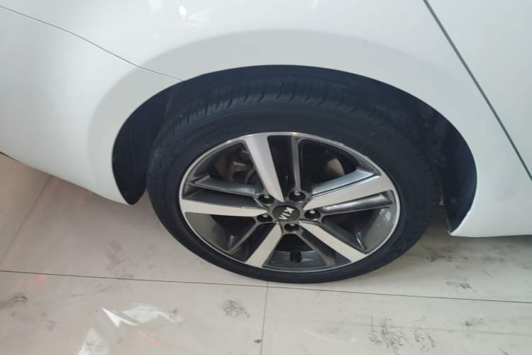 Used Kia K3 2017 1.6L Automatic 15th Anniversary Special Edition GLS Right Rear Wheel Hub