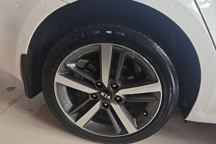 Used Kia K3 2017 1.6L Automatic 15th Anniversary Special Edition GLS Right Rear Wheel Hub