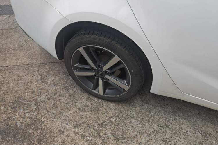 Used Kia K3 2017 1.6L Automatic 15th Anniversary Special Edition GLS Right Rear Wheel Hub