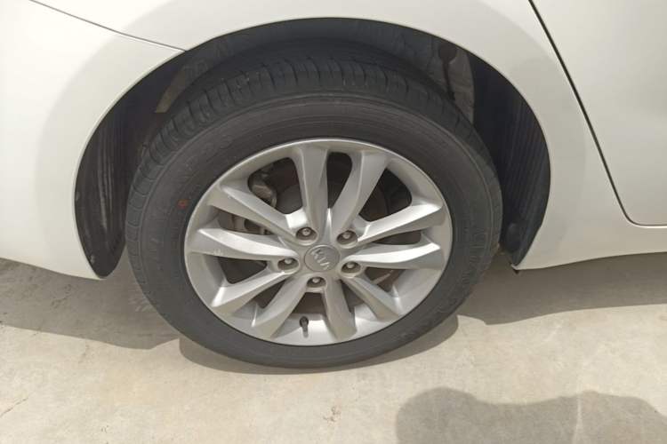 Used Kia K3 2017 1.6L Automatic 15th Anniversary Special Edition GLS Right Rear Wheel Hub