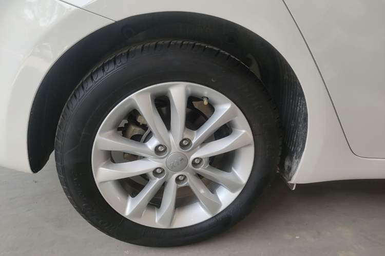 Used Kia K3 2017 1.6L Automatic 15th Anniversary Special Edition GLS Right Rear Wheel Hub