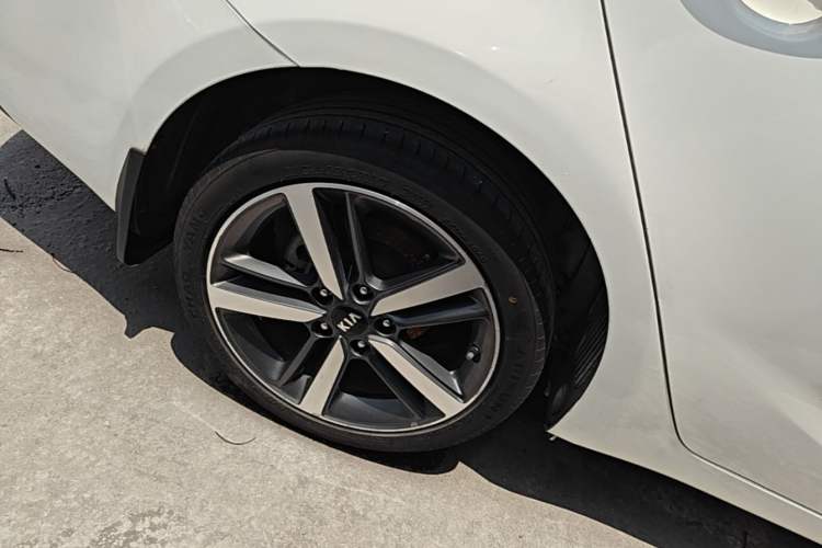 Used Kia K3 2017 1.6L Automatic 15th Anniversary Special Edition GLS Right Rear Wheel Hub