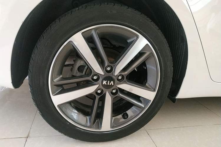 Used Kia K3 2017 1.6L Automatic 15th Anniversary Special Edition GLS Right Rear Wheel Hub