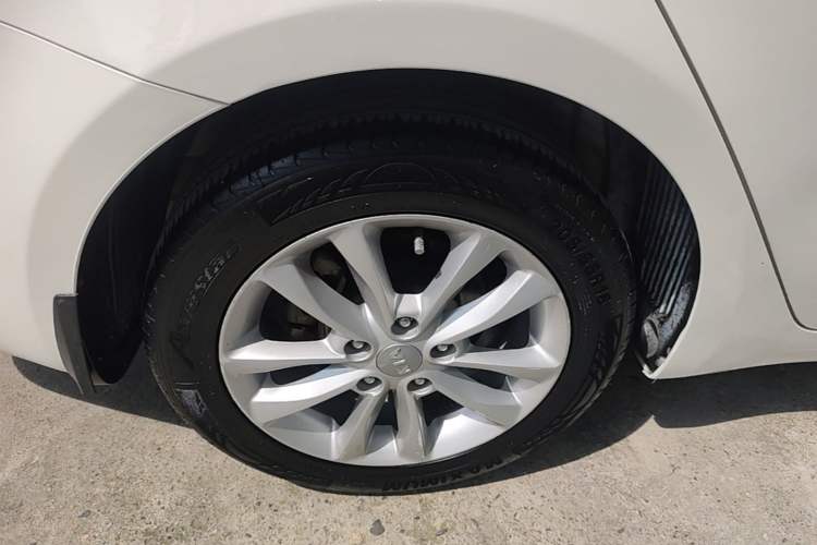 Used Kia K3 2017 1.6L Automatic 15th Anniversary Special Edition GLS Right Rear Wheel Hub