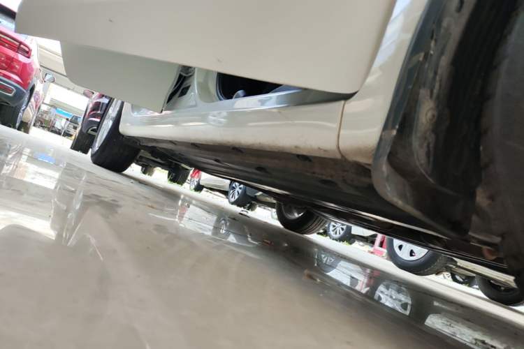 Used Kia K3 2017 1.6L Automatic 15th Anniversary Special Edition GLS Right Side Sill