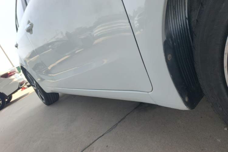 Used Kia K3 2017 1.6L Automatic 15th Anniversary Special Edition GLS Right Side Sill