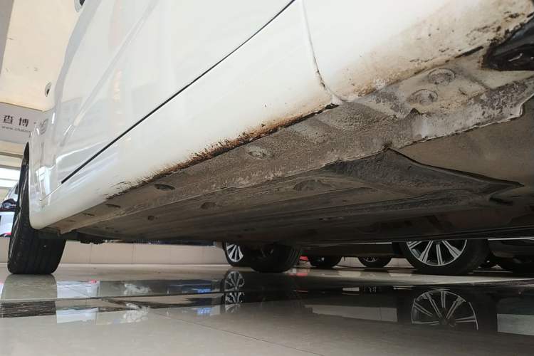Used Kia K3 2017 1.6L Automatic 15th Anniversary Special Edition GLS Right Side Sill