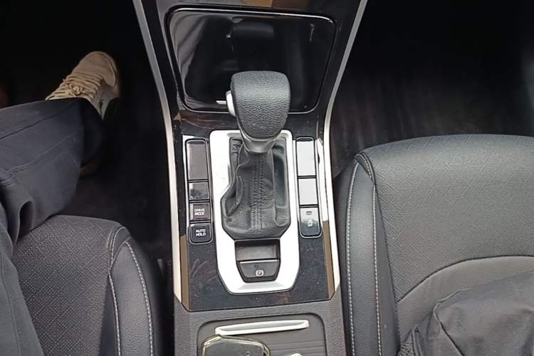 Used Kia K3 2019 1.5L CVT New Sharp Edition Gear Lever