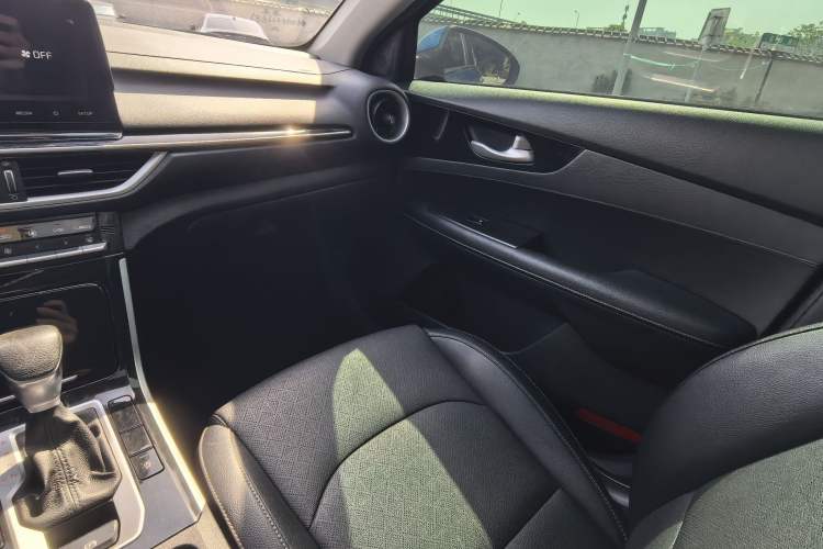 Used Kia K3 2019 1.5L CVT Smart Connectivity Version Interior 4