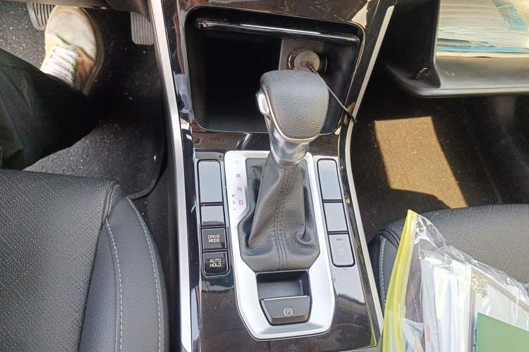 Used Kia K3 2019 1.5L CVT New Sharp Edition Gear Lever