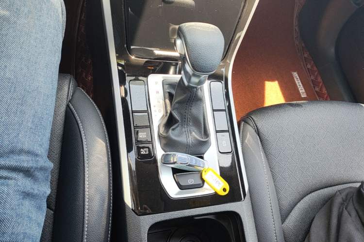 Used Kia K3 2019 1.5L CVT New Sharp Edition Gear Lever