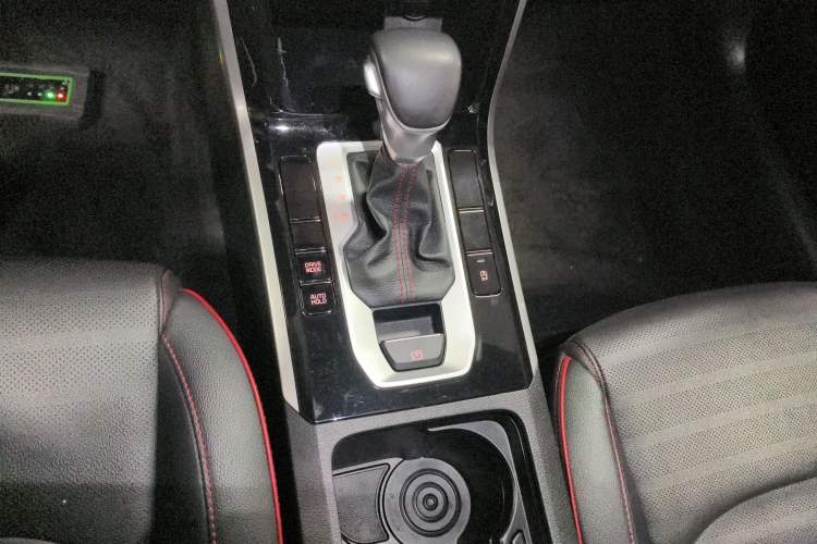 Used Kia K3 2019 1.4T DCT GT-Line Smart Enjoyment Sport Edition Gear Lever