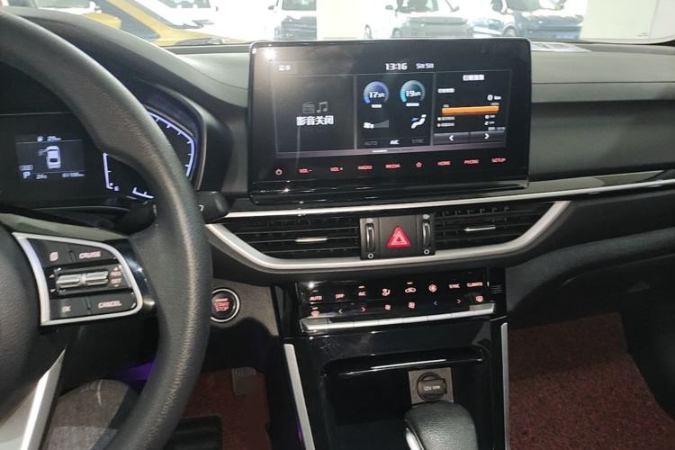 Used Kia K3 2019 1.5L CVT New Sharp Edition Center Console