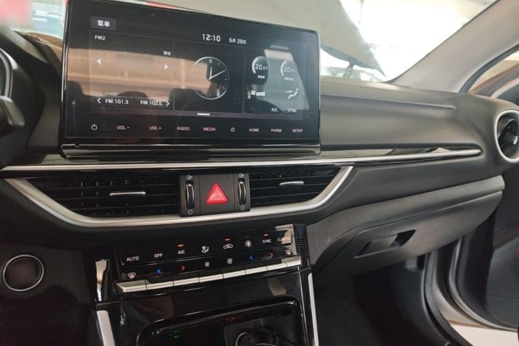 Used Kia K3 2019 1.5L CVT New Sharp Edition Center Console