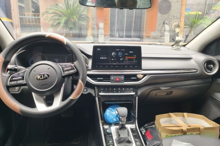 Used Kia K3 2019 1.5L CVT Comfort Edition Center Console