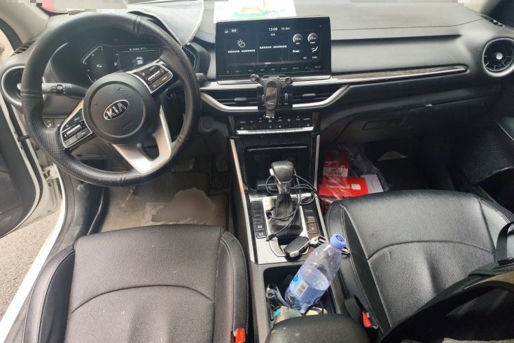 Used Kia K3 2019 1.5L CVT Smart Technology Edition Center Console